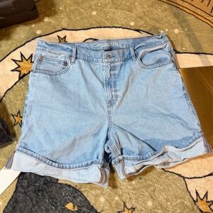 American Eagle Relaxed Denim Shorts Light Wash Blue Size 16 Cuffed Hem Stretch